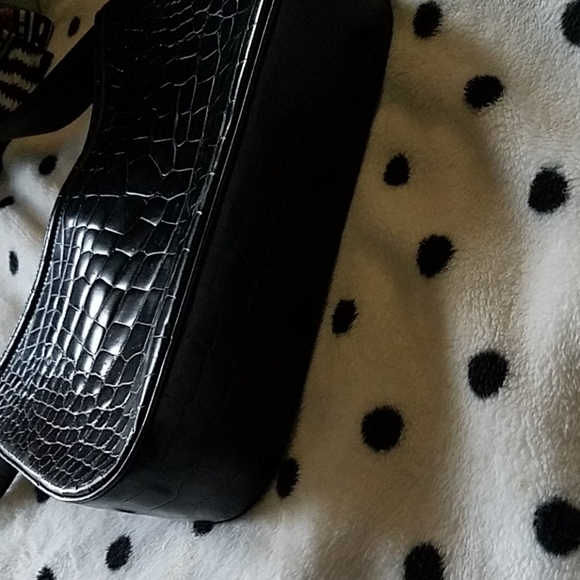 Suarez - Picture 7 of 7